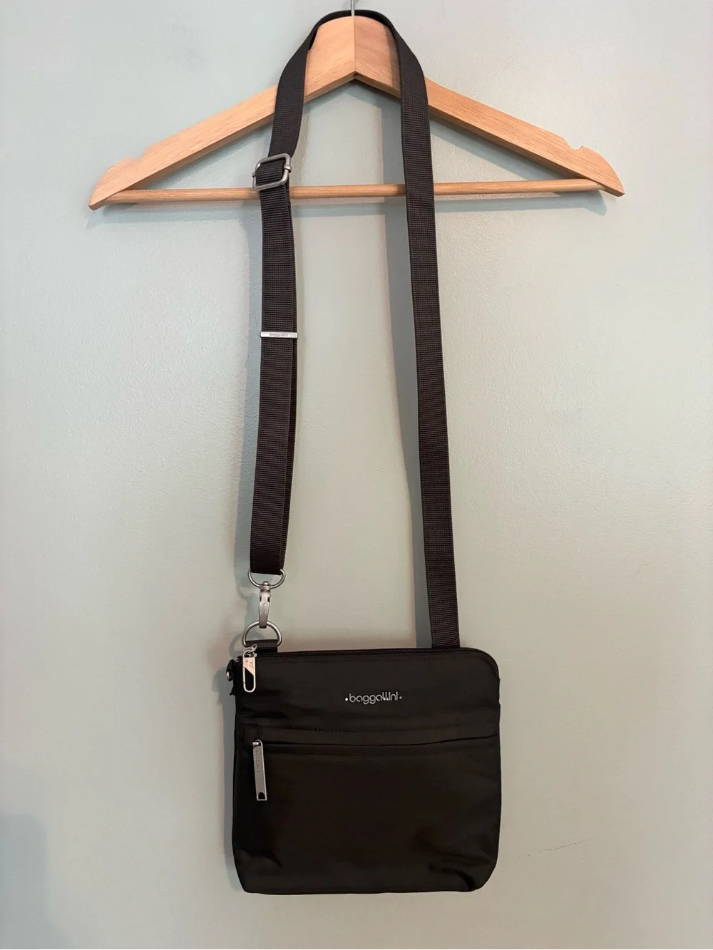 Baggallini anti theft crossbody bag dark grey EUC - Picture 8 of 8